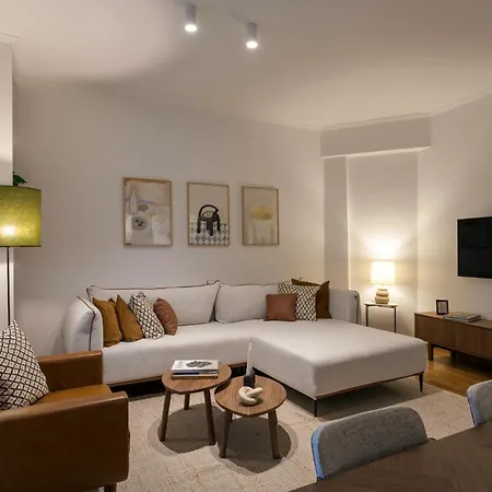 Hidden Gem - Elegant 2 Bedroom Flat *